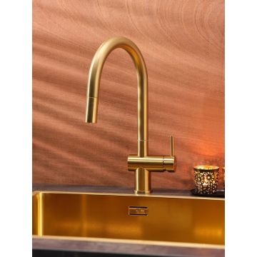 Reginox Flint Gold Flax keittiöhana ulos vedettävällä käsisuihkulla